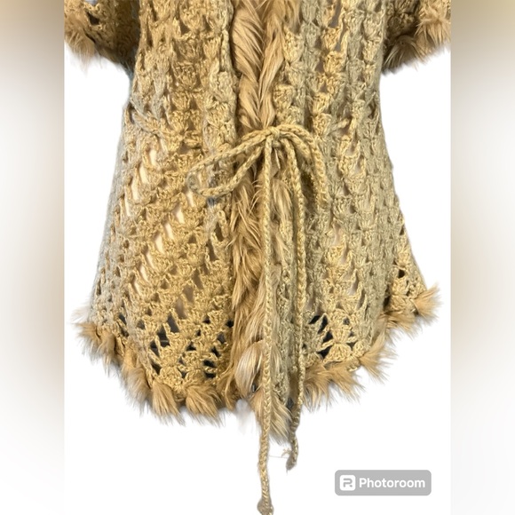 Arden B Crochet Short Sleeve Cardigan Wool Blend with Faux Fur Trim - Picture 5 of 12